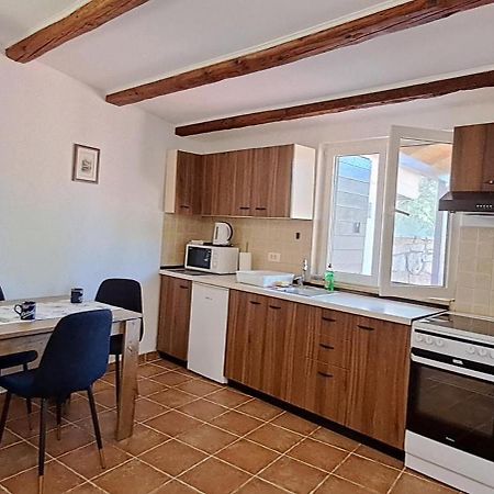 Holiday Houses Marta Ровин Екстериор снимка
