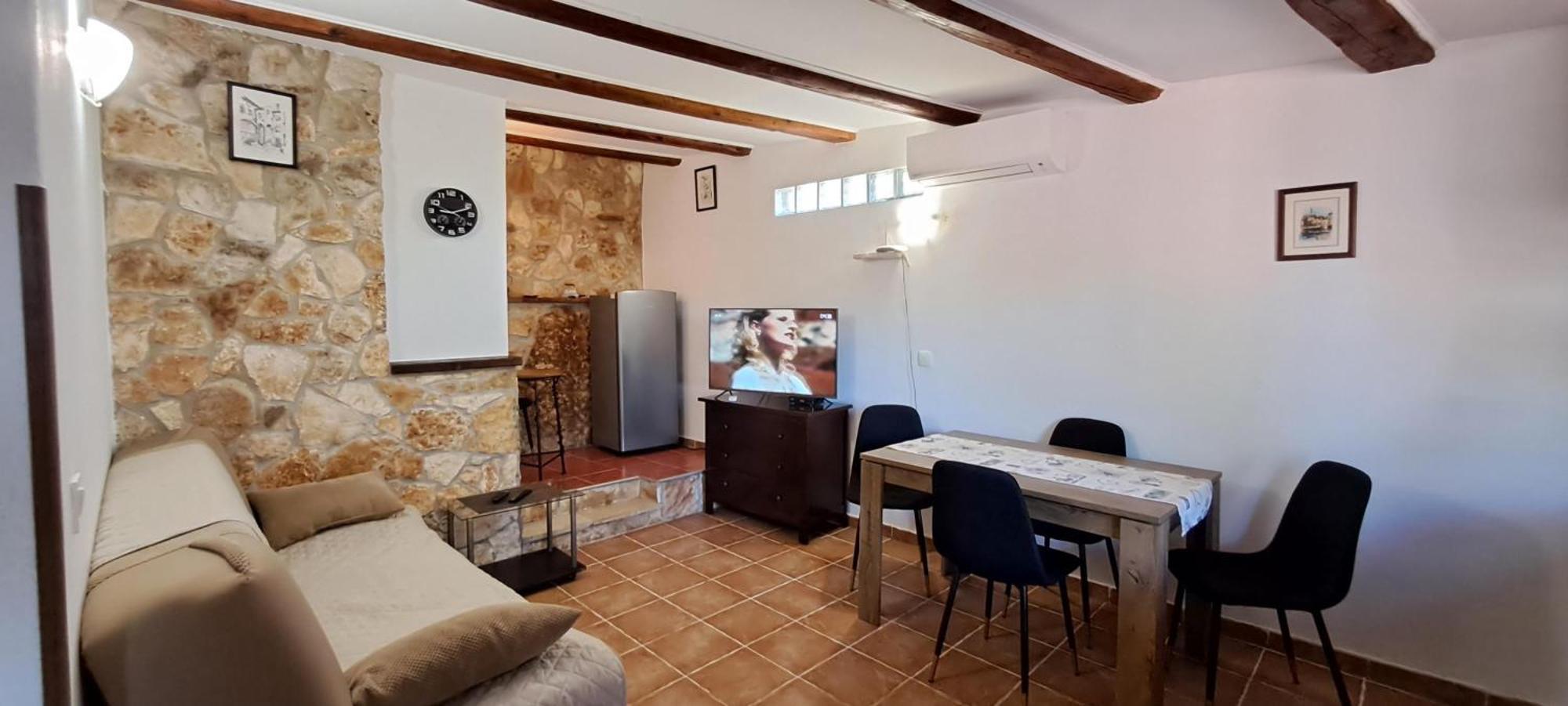 Holiday Houses Marta Ровин Екстериор снимка