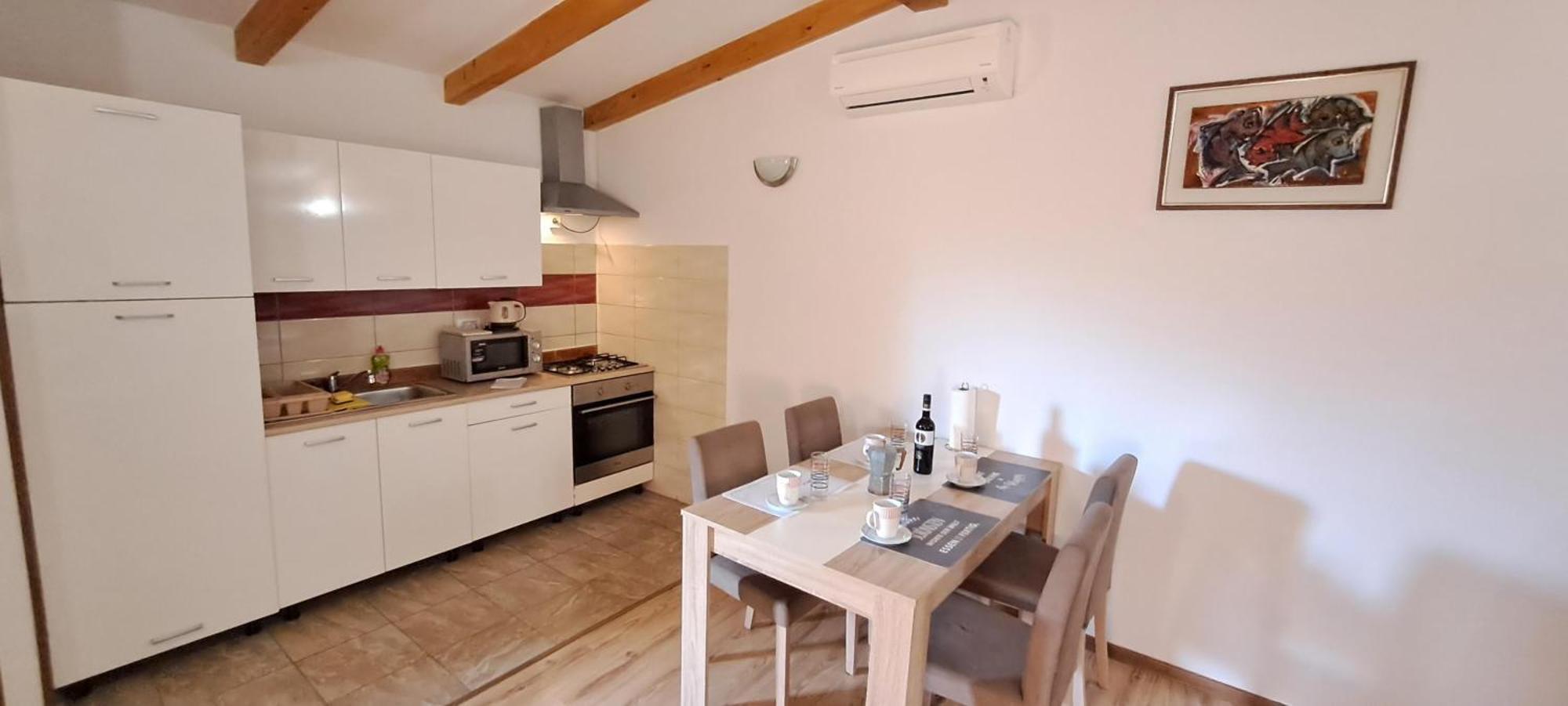 Holiday Houses Marta Ровин Екстериор снимка