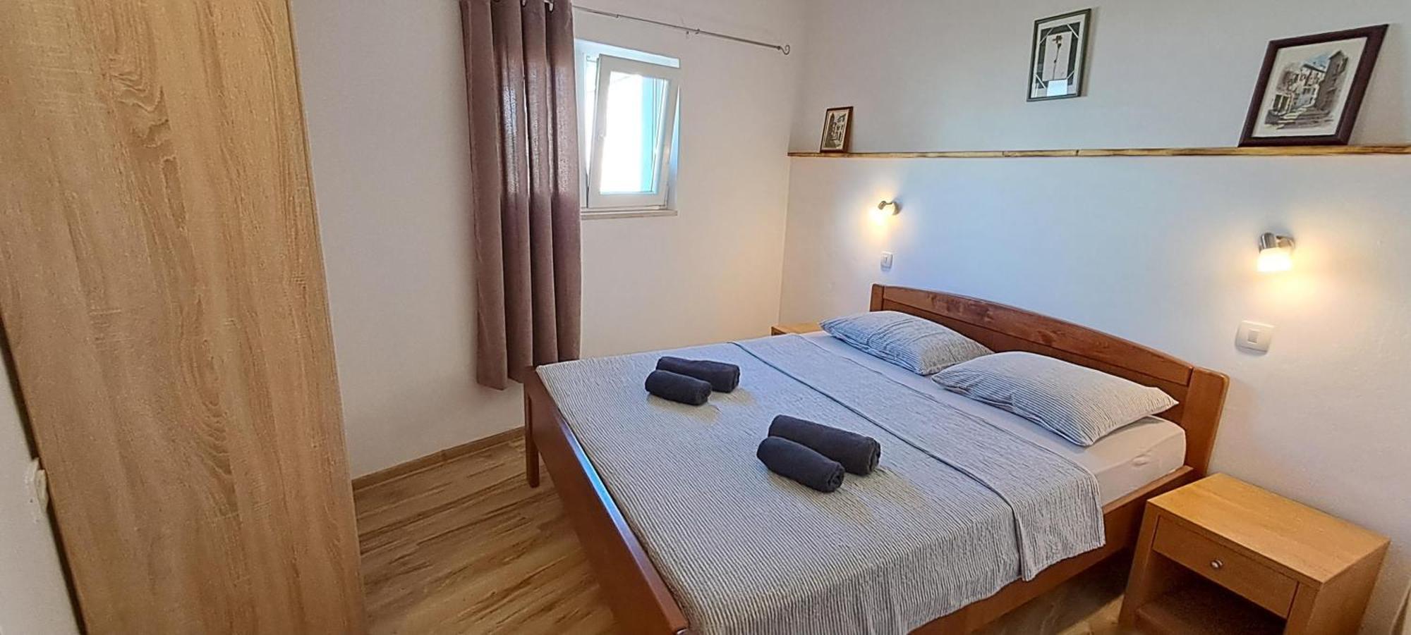 Holiday Houses Marta Ровин Екстериор снимка