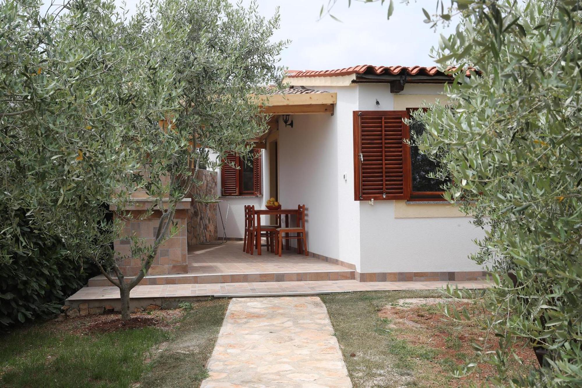 Holiday Houses Marta Ровин Екстериор снимка